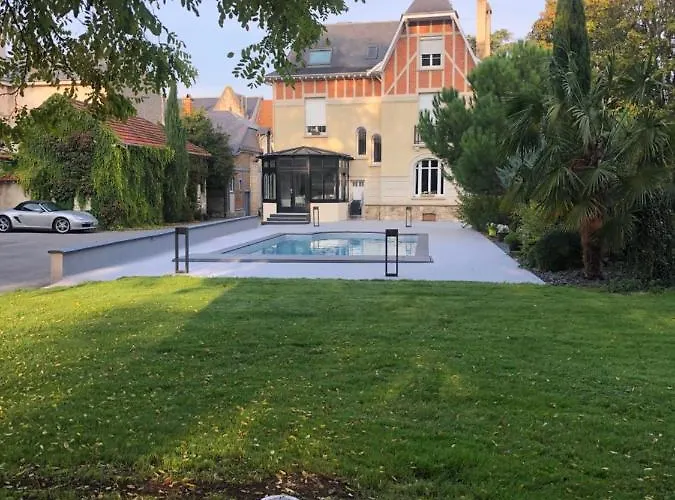 Le Pavillon De Nathalie Konukevi 3*